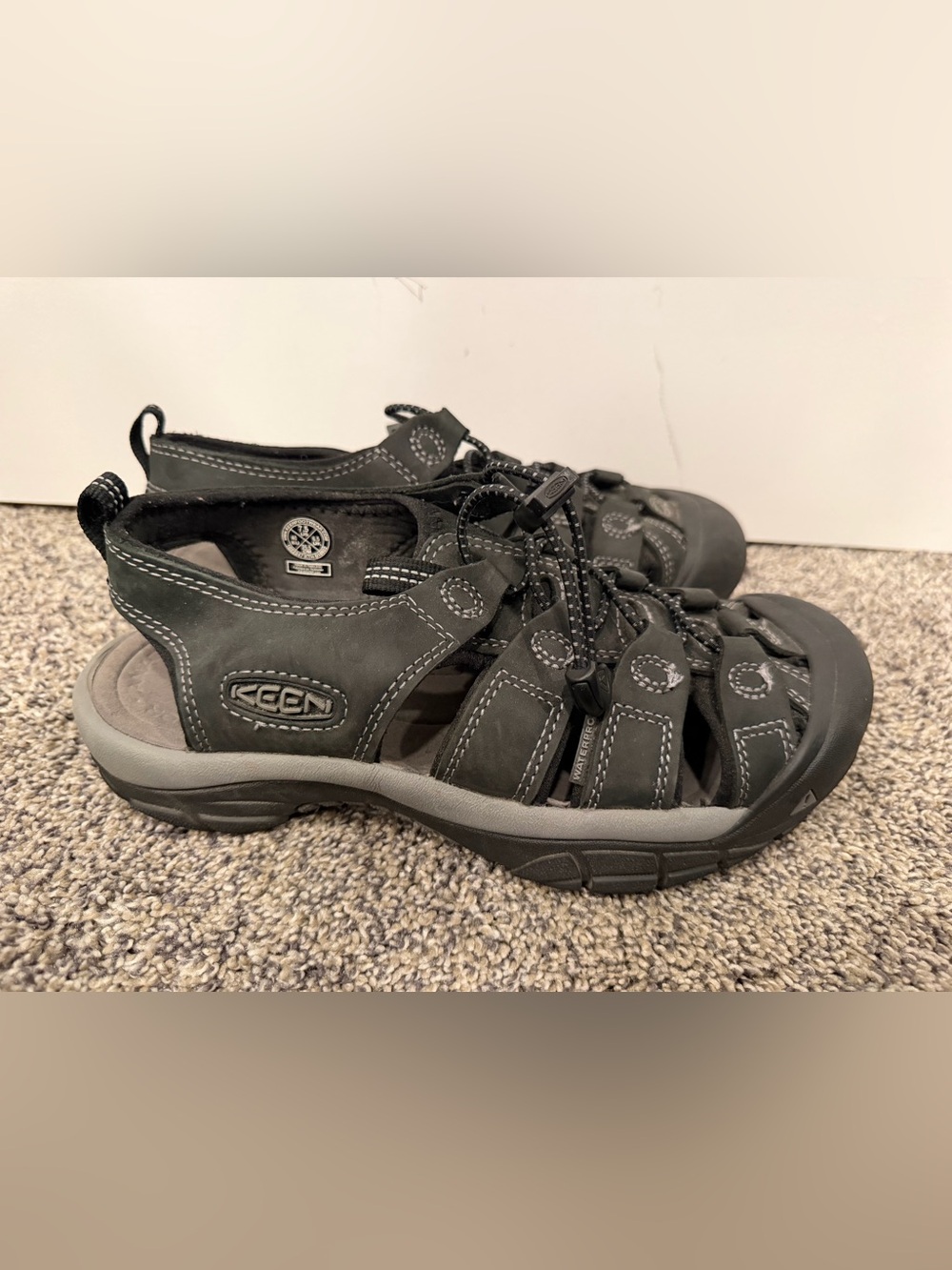 KEEN Men’s Gray Newport H2 Closed-Toe Sandals size 7.5 EUC